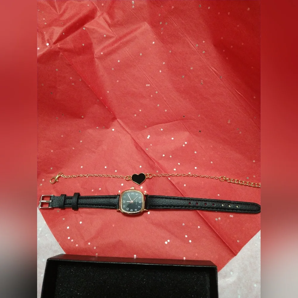 #19 Women's Quartz Watch & Heart Bracelet Gift Set - Picture 8 of 11